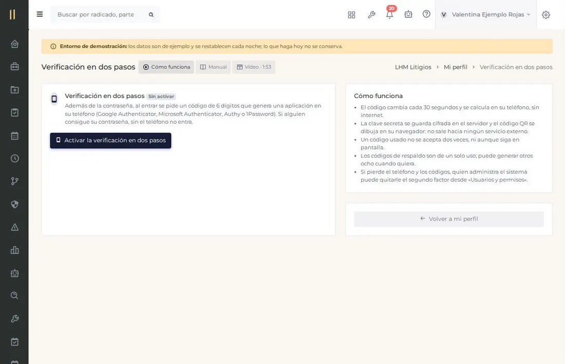 Pantalla del capítulo «Control: usuarios, permisos, bitácora y ayuda en cada pantalla», con datos de ejemplo.
